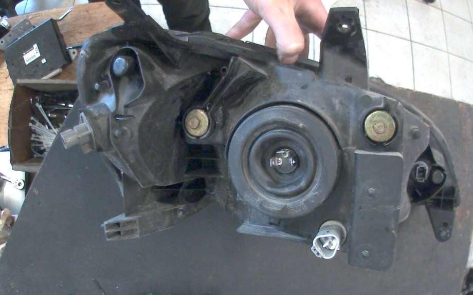 Frontlykt venstre halogen til Daihatsu YRV 2001-2006 (DAIHATSU|)