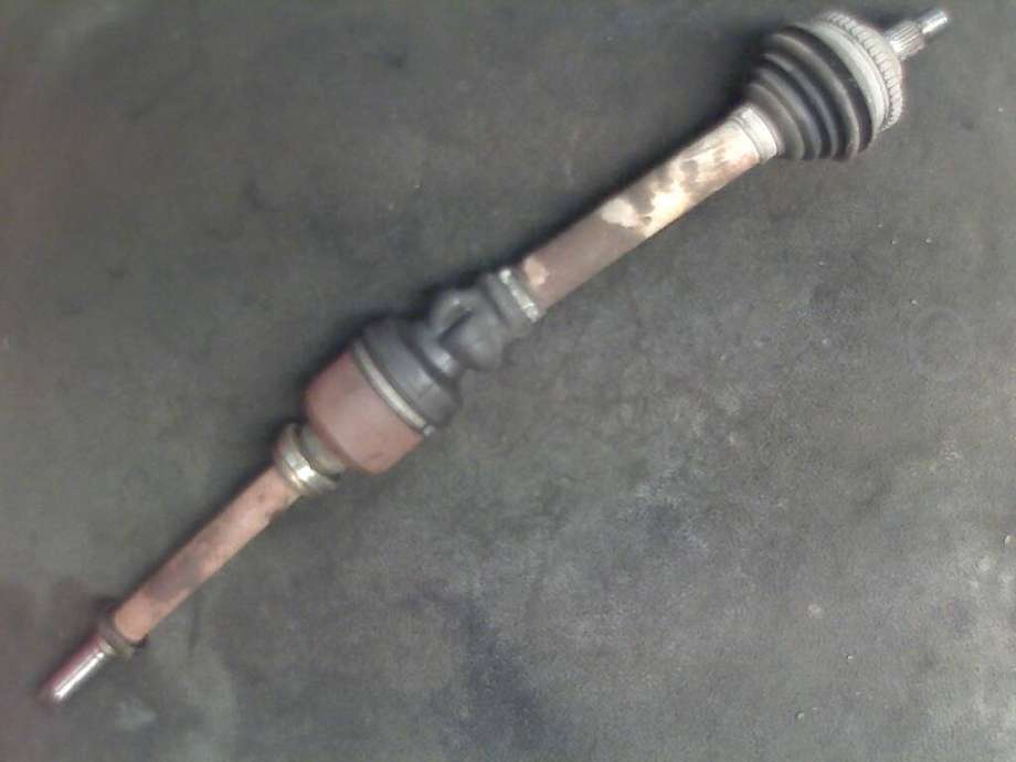 Drivaksel høyre foran til Peugeot 406, 1999-2004 (Fase 2) (PEUGEOT|)