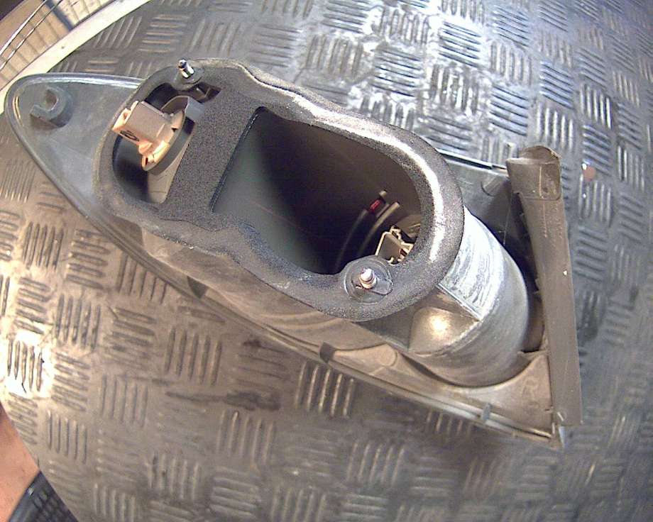 Baklykt høyre indre til VW Touran 2007-2010 (Type I, Fase 2)  (VOLKSWAGEN|)