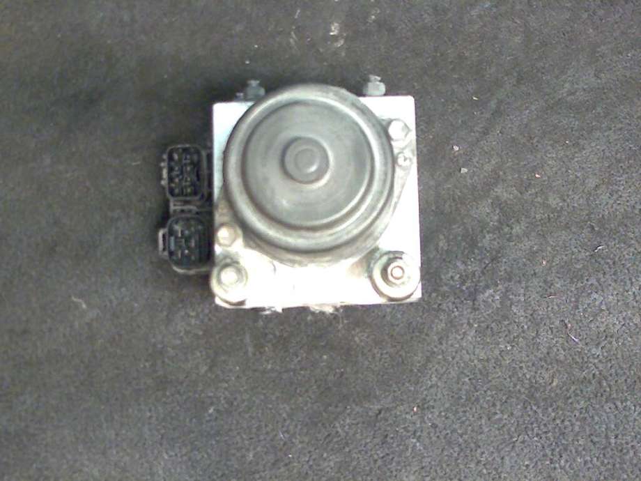 ABS sentral til Toyota Land Cruiser 100 1998-2007 (TOYOTA||81900-6790)
