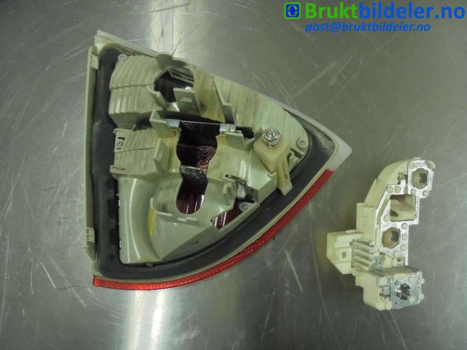 Baklykt venstre indre til BMW 3-Serie 2005-2011 (E90/E91/E92/E93) (E90/E91/E92/E93) (BMW|)