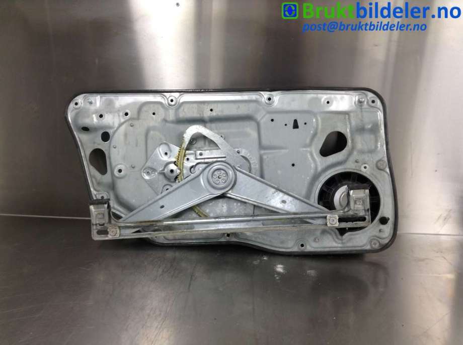 Ruteheis til Volvo XC70 2008-2013 (Type II, Fase 1)  (VOLVO|30661006|983040-101|)