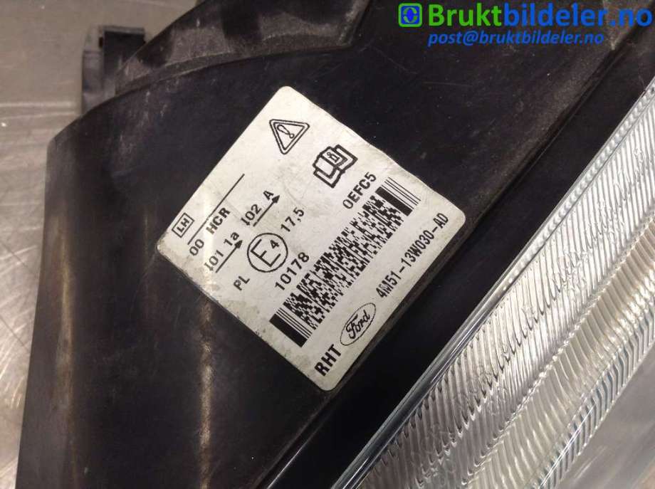 Frontlykt venstre halogen til Ford Focus 2004-2007 (Type II, Fase 1)  (FORD|4M51-13W030-AD|1480990|)