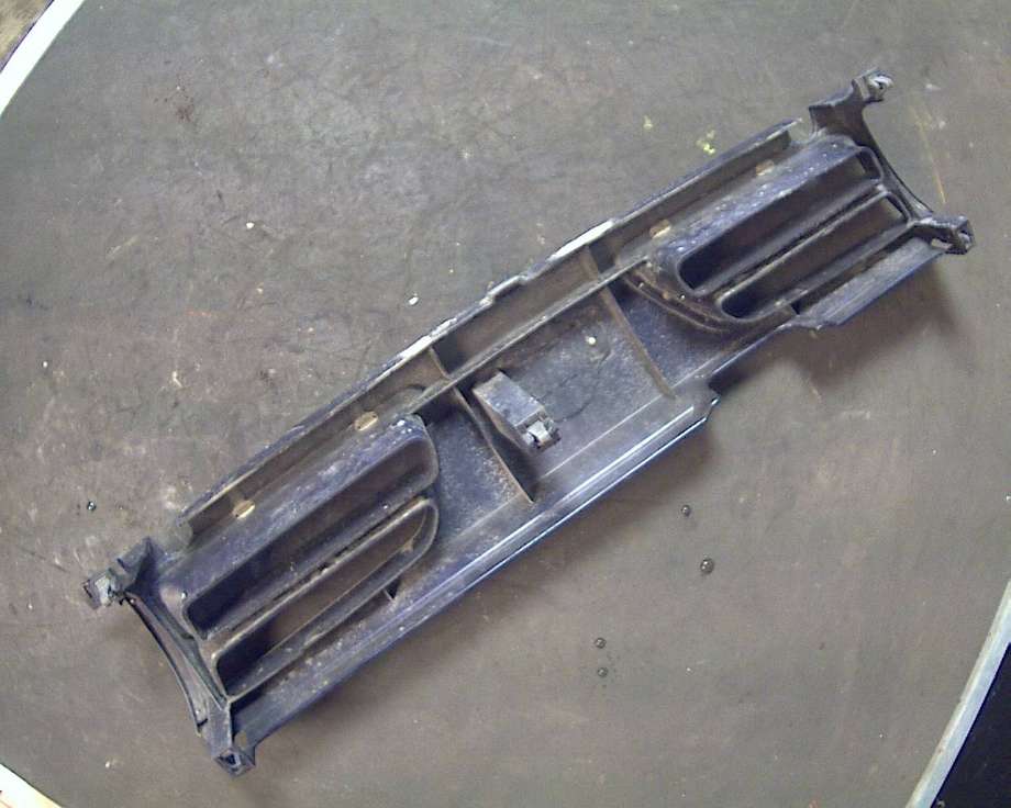 Grill til Nissan Primera 1990-1996 (P10) (P10) (NISSAN|)