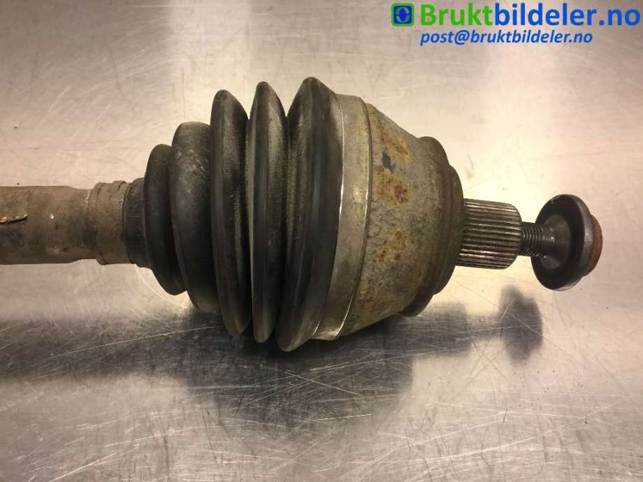 Drivaksel høyre foran til Audi A6, Allroad 2006-2008 (Type II, Fase 1) (C6) (C6) (AUDI|4F0 407 272 J|)