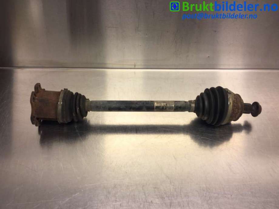 Drivaksel venstre foran til Audi A6, Allroad, 2006-2008 (Type II, Fase 1) (C6) (C6) (AUDI|4F0 407 271 J)
