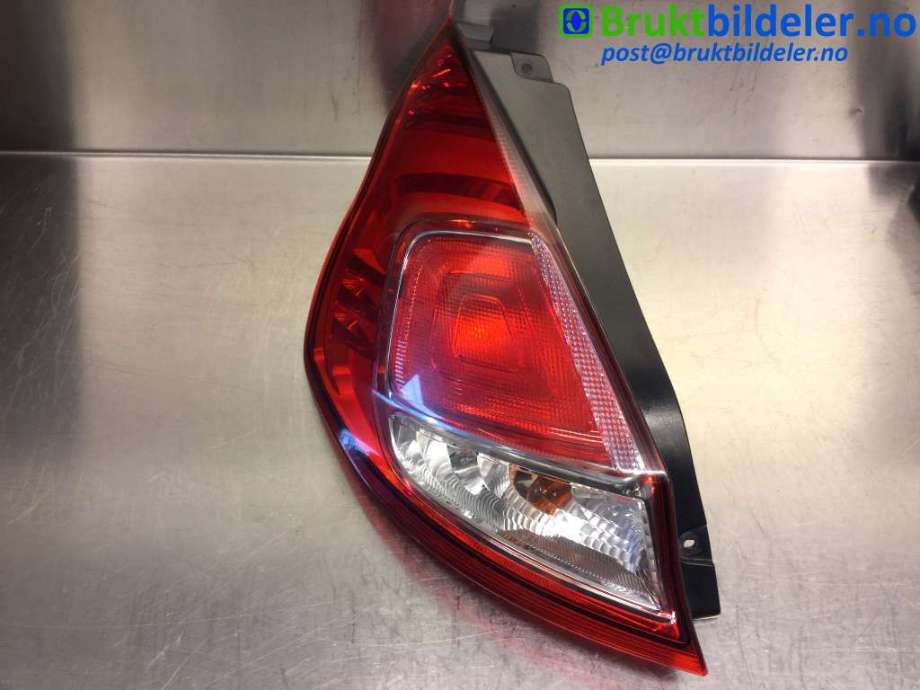 Baklykt venstre til Ford Fiesta 2013-2017 (Type VI, Fase 2) (FORD|C1BB-13405-AE|)