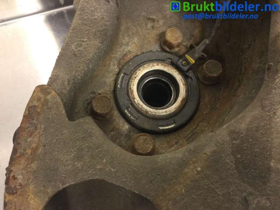 Hjulspindel venstre bak til Mitsubishi Outlander 2012-2015 (Type III, Fase 1)  (MITSUBISHI|4125A079|)