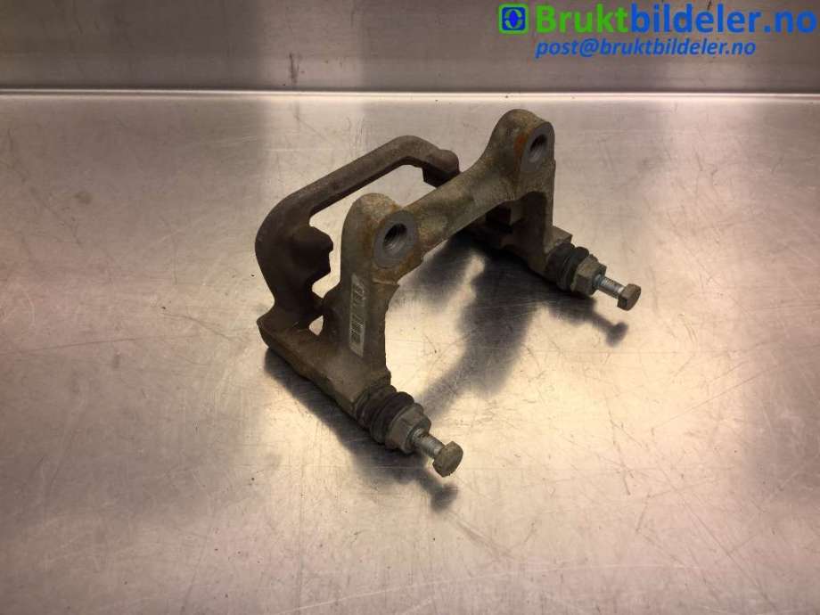 Bremsecaliper brakett til VW Caddy, 2015-2020 (Type III, Fase 3)  (VOLKSWAGEN|5Q0 615 425 A)