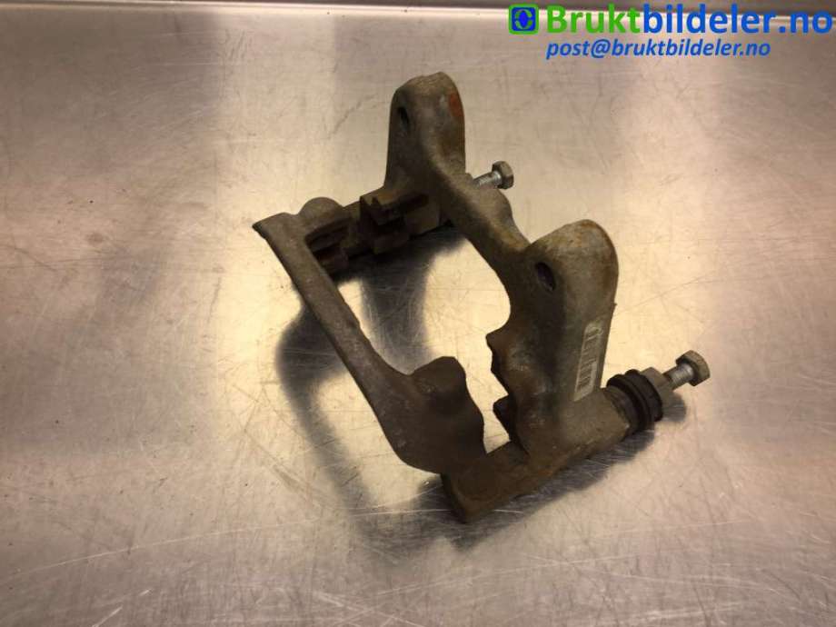 Bremsecaliper brakett til VW Caddy 2015-2020 (Type III, Fase 3)  (VOLKSWAGEN|5Q0 615 425 A|)