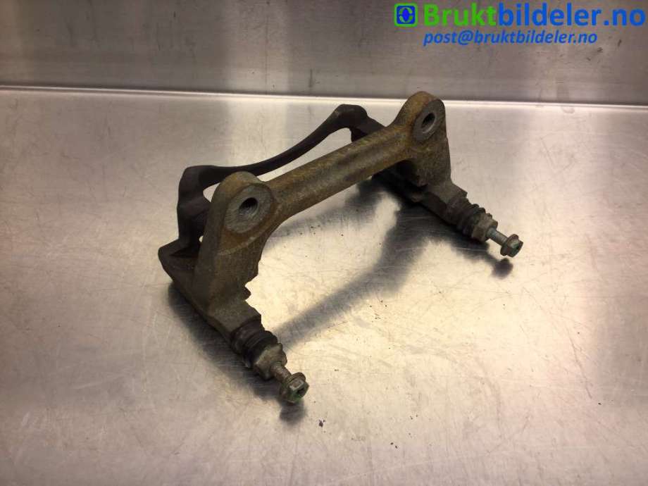 Bremsecaliper brakett til VW Caddy, 2015-2020 (Type III, Fase 3)  (VOLKSWAGEN|8V0 615 126 A)