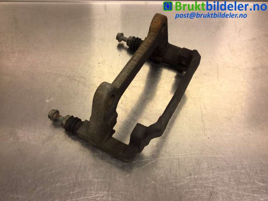 Bremsecaliper brakett til VW Caddy 2015-2020 (Type III, Fase 3)  (VOLKSWAGEN|8V0 615 125 A|)