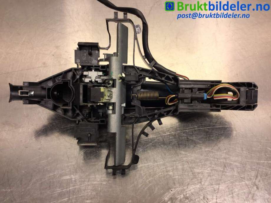 Dørhåndtak utv venstre bak til Volvo XC70 2008-2013 (Type II, Fase 1)  (VOLVO|30784204|)