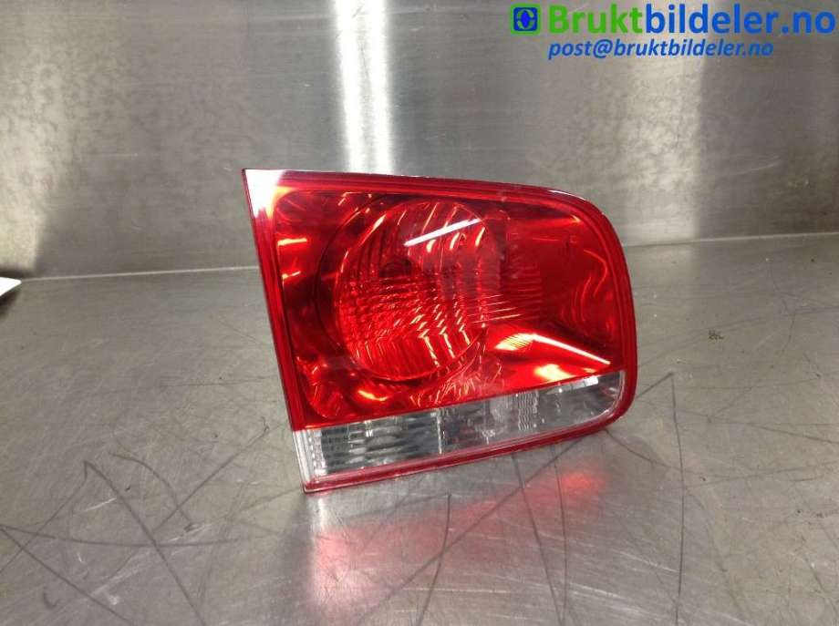 Baklykt venstre indre til VW Touareg, 2003-2007 (Type I, Fase 1)  (VOLKSWAGEN|7L6 945 093 R)