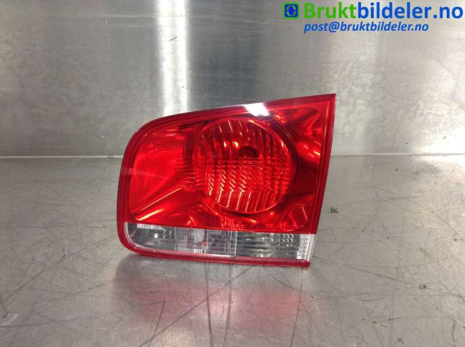 Baklykt høyre indre til VW Touareg, 2003-2007 (Type I, Fase 1)  (VOLKSWAGEN|7L6 945 094 R)