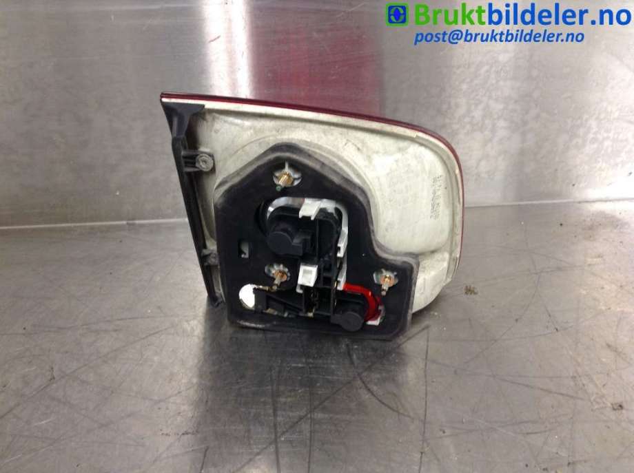 Baklykt høyre indre til VW Touareg 2003-2007 (Type I, Fase 1)  (VOLKSWAGEN|7L6 945 094 R|)