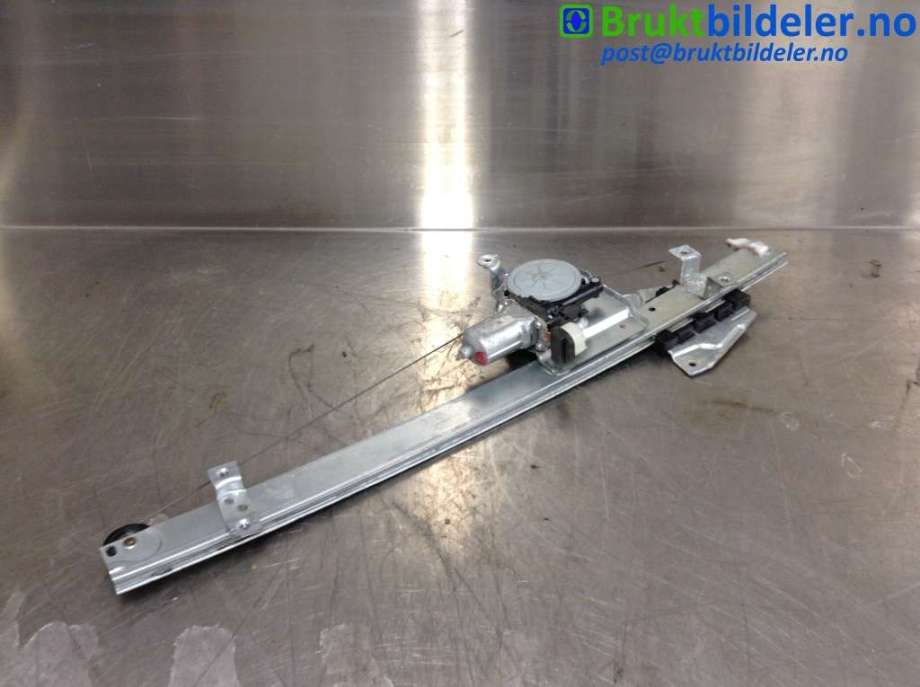 Ruteheis venstre foran til Mitsubishi Pajero, 2000-2006 (Type III)  (MITSUBISHI|MR989948)