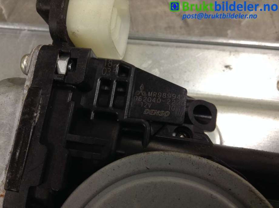 Ruteheis høyre foran til Mitsubishi Pajero 2000-2006 (Type III) (MITSUBISHI|MR989947|062040-2220|)