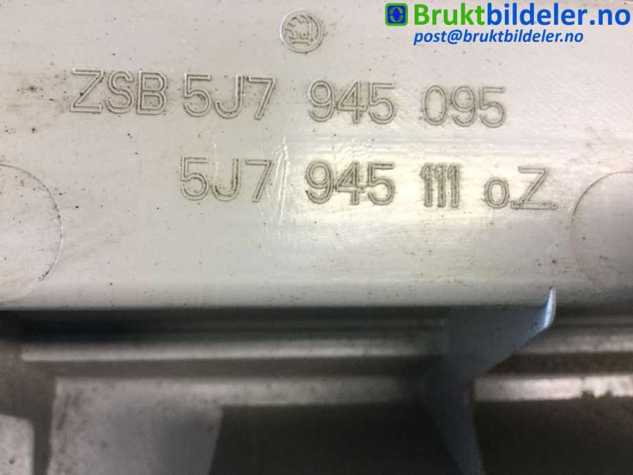Baklykt venstre til Škoda Roomster 2006-2010 (Fase 1)  (SKODA|5J7945111|)