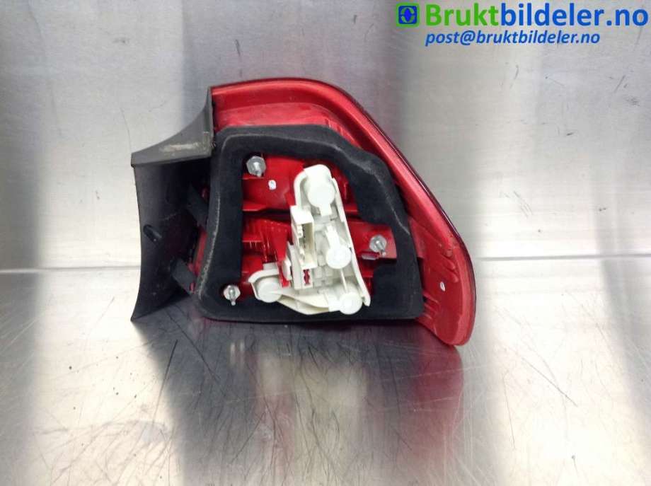 Baklykt venstre til BMW 3-Serie 2005-2011 (E90/E91/E92/E93) (E90/E91/E92/E93) (BMW|6 397 457|)