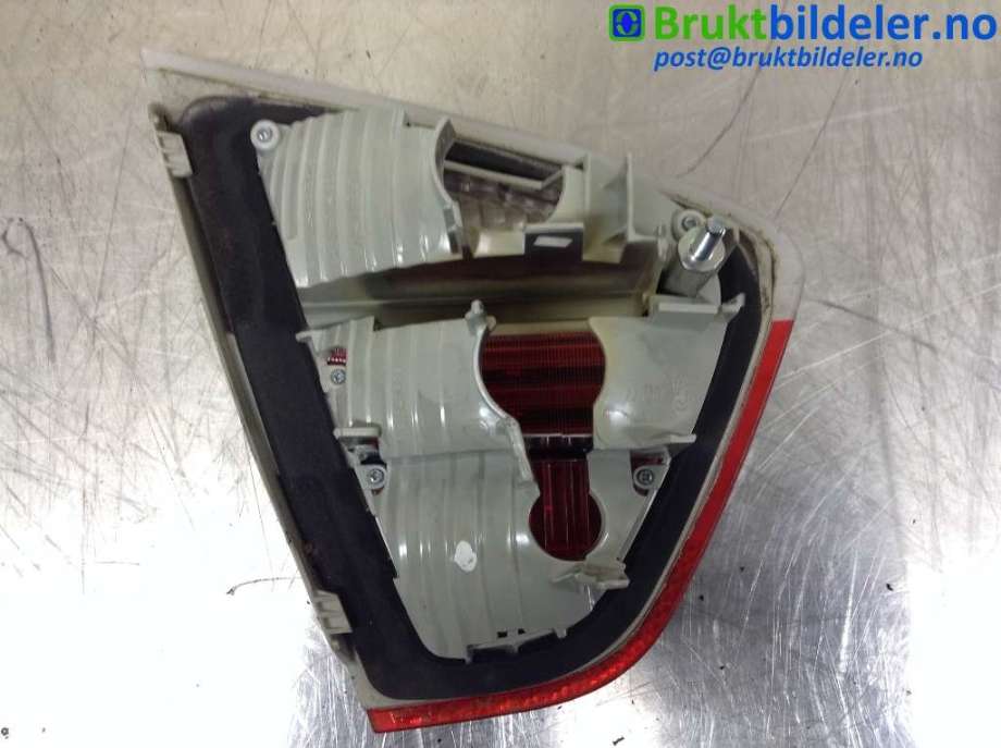 Baklykt høyre indre til BMW 3-Serie 2005-2011 (E90/E91/E92/E93) (E90/E91/E92/E93) (BMW|6 937 460|)