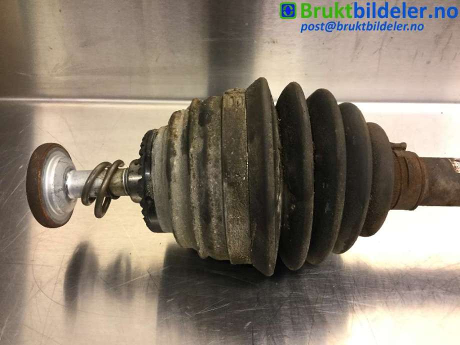 Drivaksel høyre foran til BMW X1 2009-2015 (E84) (E84) (BMW|7 591 682|)