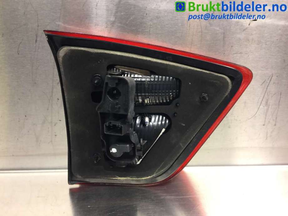 Baklykt høyre indre til Ford C-Max 2010-2015 (Type II, Fase 1)  (FORD|AM51 13A602 BC|89502668|)