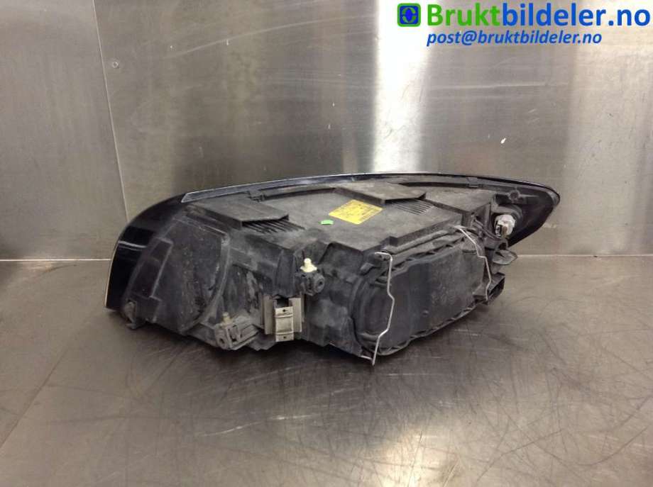 Frontlykt høyre halogen til Volvo V50 2004-2007 (Fase 1) (VOLVO|30678913|0 301 198 204|)