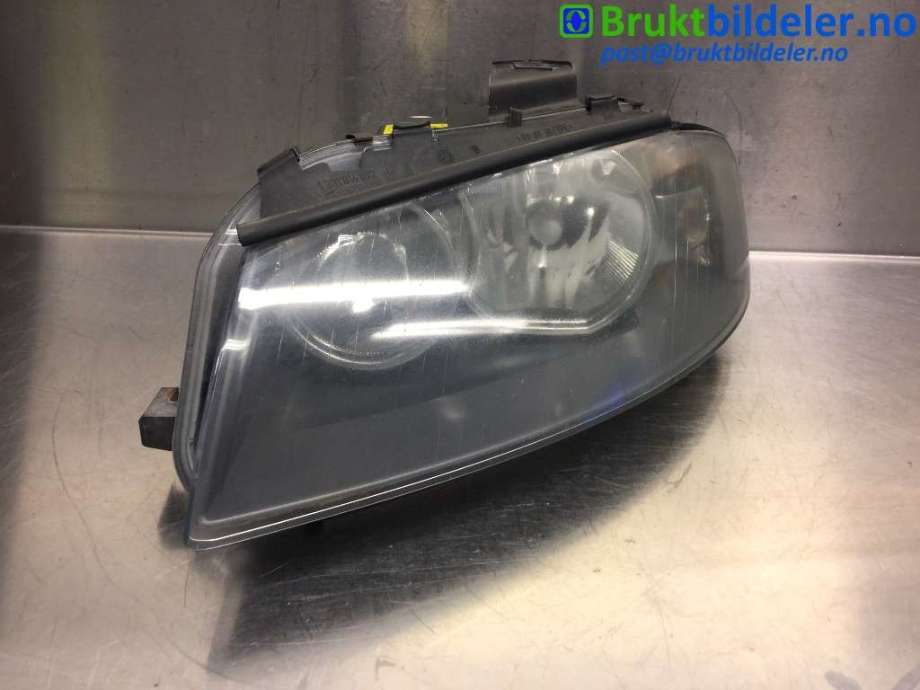Frontlykt venstre halogen til Audi A3, 2003-2008 (Type II, Fase 1) (AUDI|8P0 941 003 A)