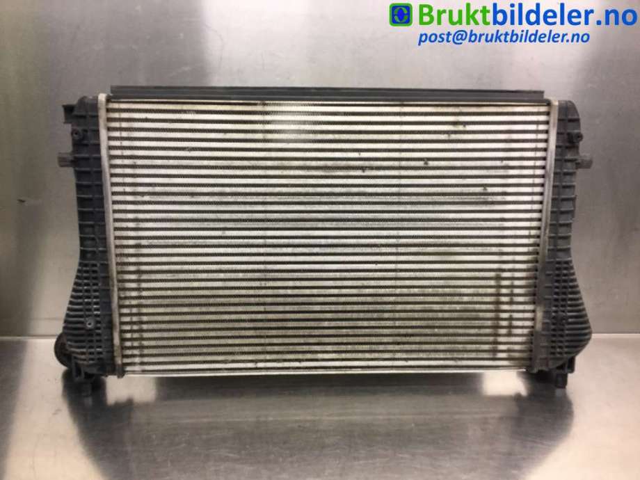 Intercooler til VW Touran, 2010-2015 (Type I, Fase 3)  (VOLKSWAGEN|1K0 145 803 BN)