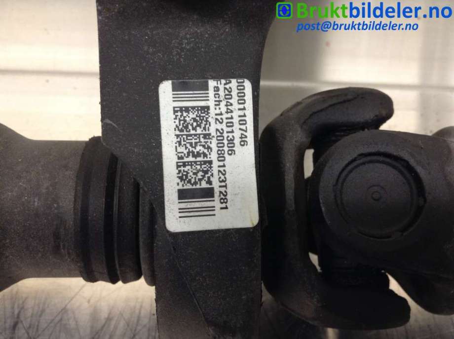 Mellomaksel til Mercedes C-Klasse 2007-2011 (Fase 1) (W204) (W204) (MERCEDES|A 204 410 13 06|A 204 1306|A 204 410 73 06)