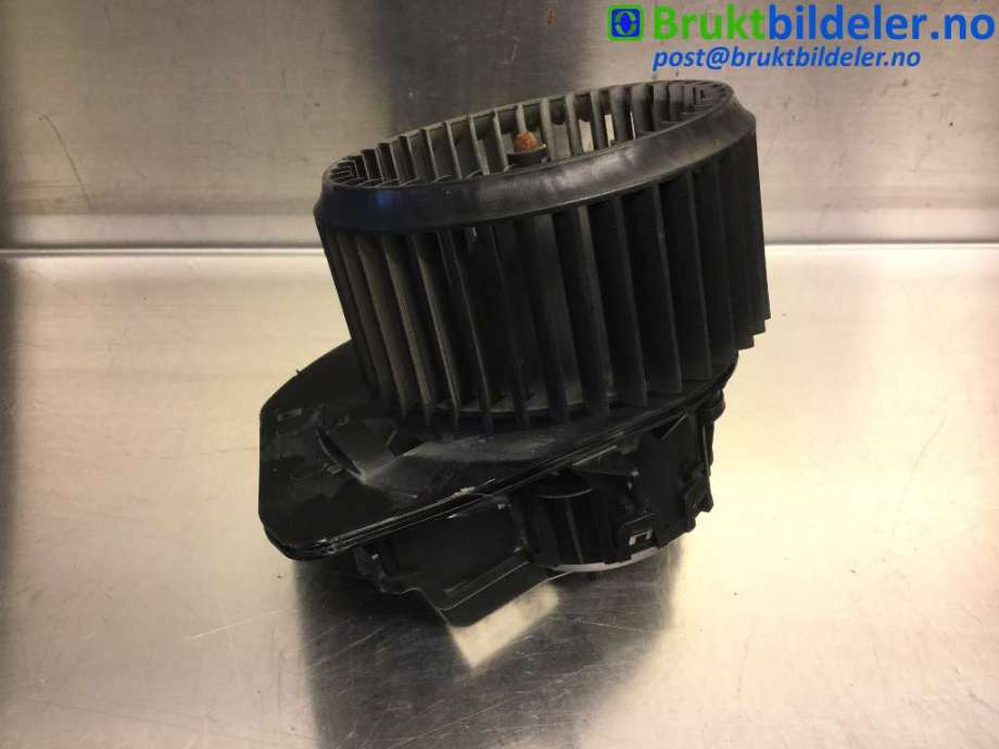 Varmeapparat motor til VW Transporter / Caravelle 2015-2019 (T6) (T6) (VOLKSWAGEN|7E1.820..021.A|0 130 115 671|)