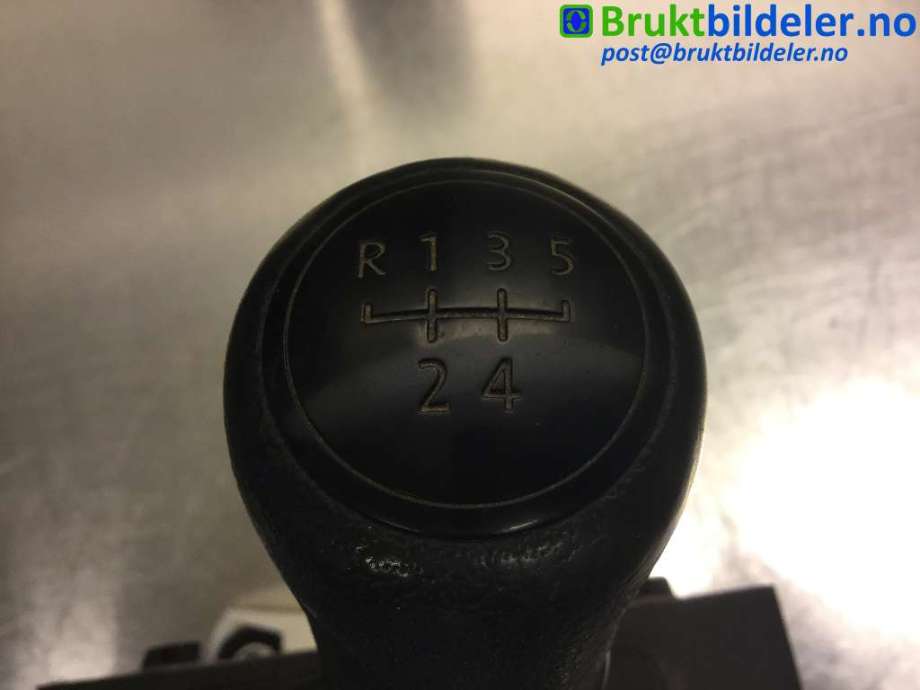 Girstang manuell til VW Transporter / Caravelle 2015-2019 (T6) (T6) (VOLKSWAGEN|7E0 711 025 B|)