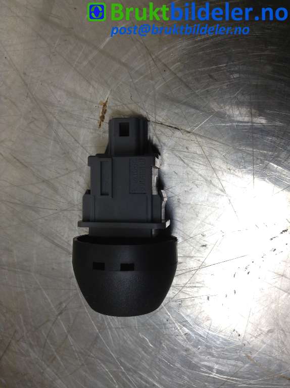 Bryter nødblink til Toyota RAV4 2006-2009 (Type III, Fase 1)  (TOYOTA|15B060|)