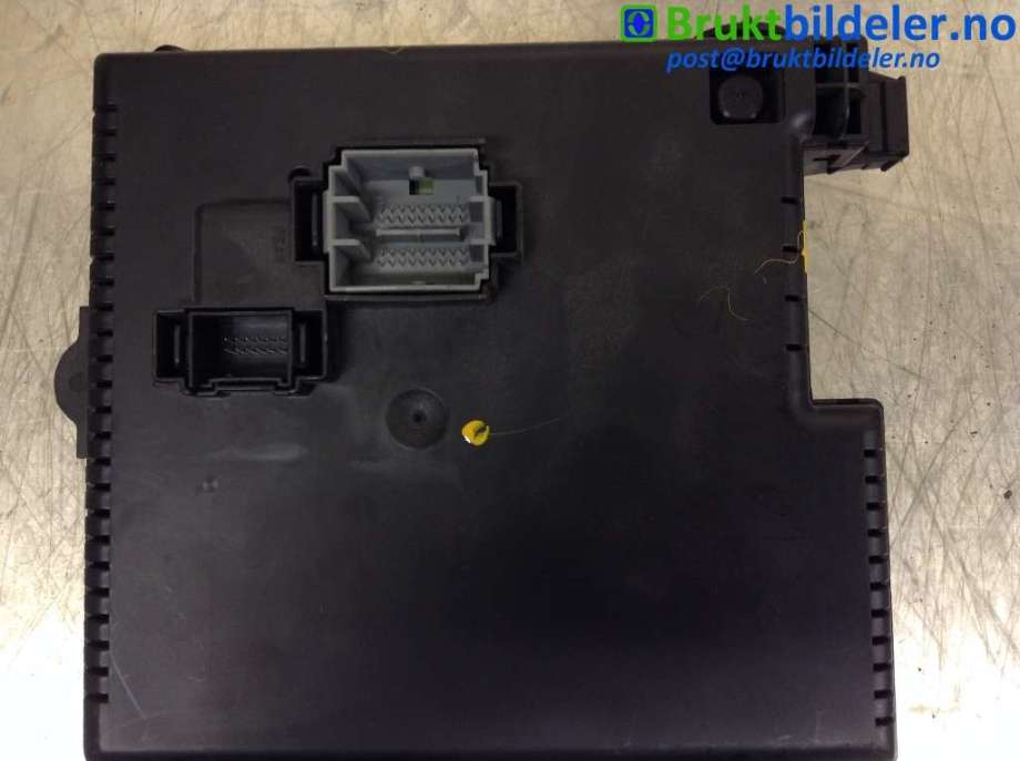 Sikringsboks til Volvo XC90 2002-2006 (Type I, Fase 1)  (VOLVO|8676391|)