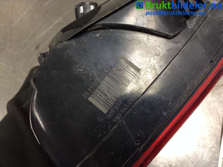 Baklykt venstre indre til VW Tiguan 2007-2011 (Type I, Fase 1)  (VOLKSWAGEN|5N0 945 093 B|)