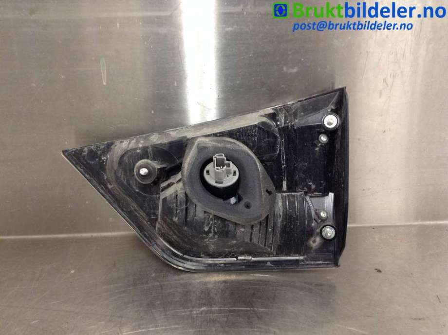 Baklykt venstre indre til Mitsubishi Outlander 2007-2010 (Type II, Fase 1)  (MITSUBISHI|8331A005|)