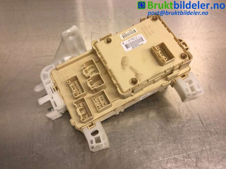 Sikringsboks til Toyota Verso 2004-2009 (Type II)  (TOYOTA||89221-0F030)