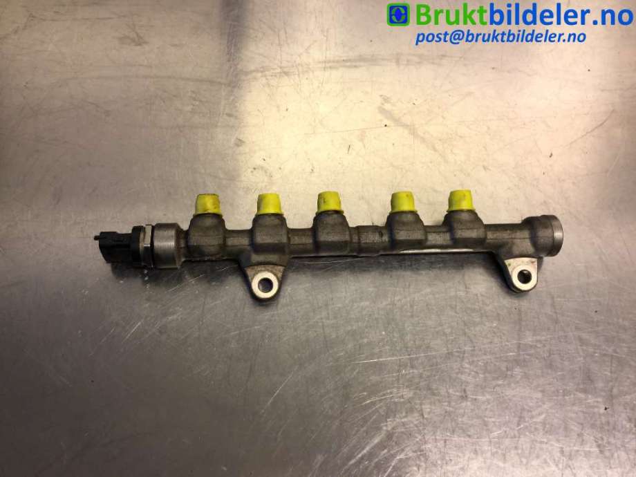 Dyseskinne (fuelrail) til Alfa Romeo 159, 2005-2011 (ALFA ROMEO|55215204)