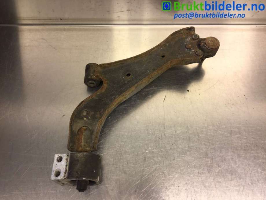 Bærebru venstre foran nedre til Chevrolet Captiva 2006-2010 (Fase 1)  (CHEVROLET (KR)|96819161|)