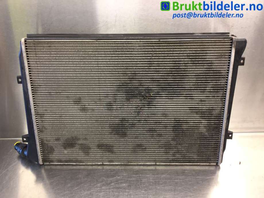 Radiator (automat gir) til VW Touran 2007-2010 (Type I, Fase 2)  (VOLKSWAGEN|1K0 121 251 AL|)