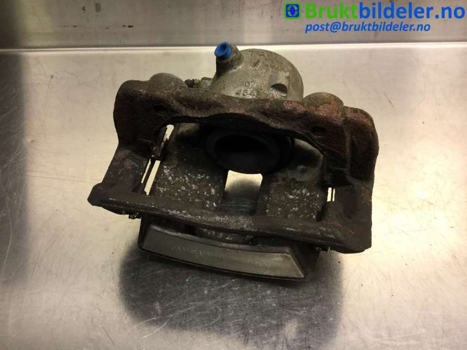 Bremsecaliper høyre foran til Mercedes C-Klasse 2007-2011 (Fase 1) (W204) (W204) (MERCEDES|A 204 421 26 81|)