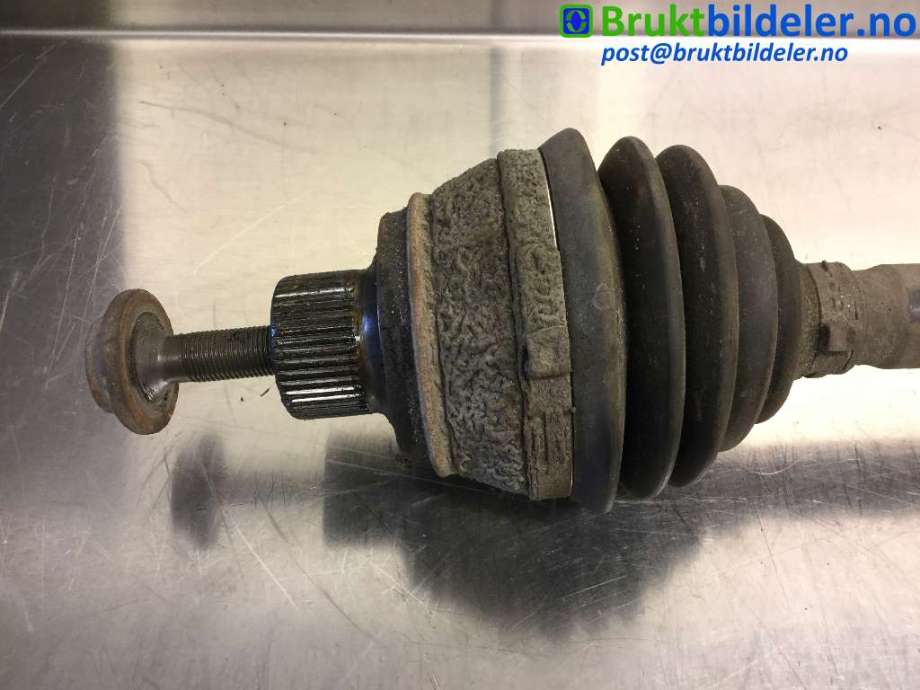 Drivaksel venstre foran til Audi A5 2007-2016 (Type I) (AUDI|8K0 407 271 Q|)