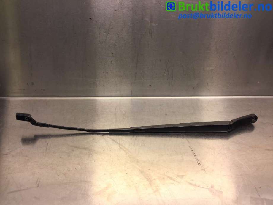 Viskerarmer frontrute til VW Golf Sportsvan, 2014-2018  (VOLKSWAGEN|517 955 410 A)