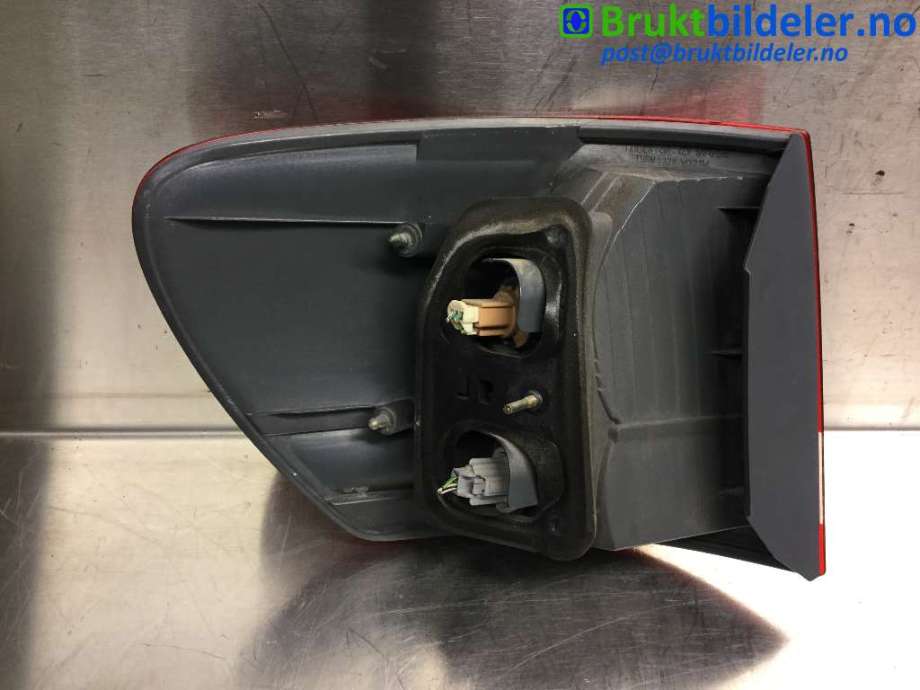 Baklykt høyre til Toyota Avensis, Verso 2001-2009  (TOYOTA|81551-44090|)