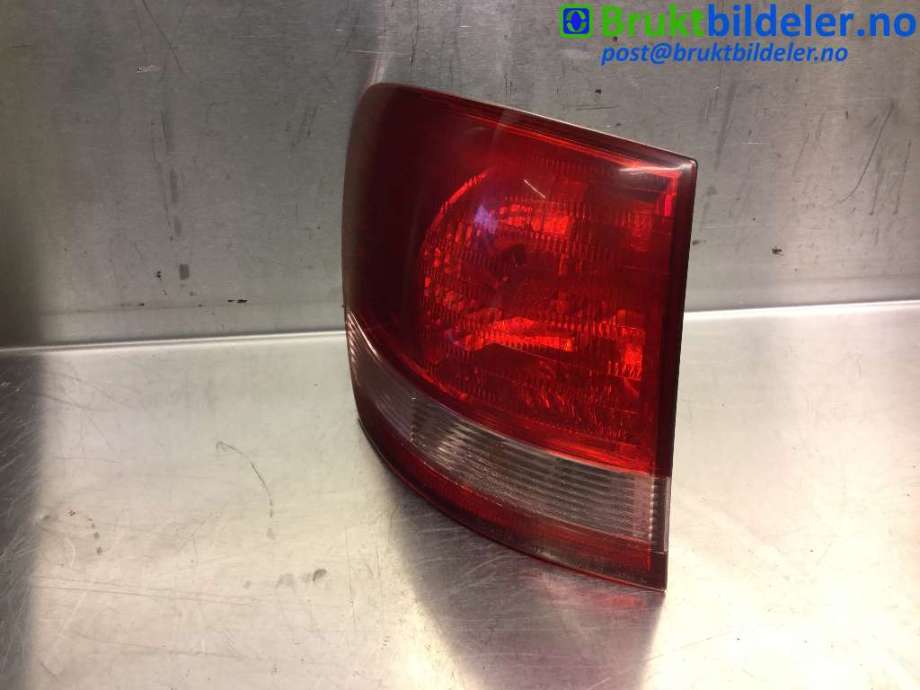 Baklykt venstre til Toyota Avensis, Verso, 2001-2009  (TOYOTA|81561 44090)