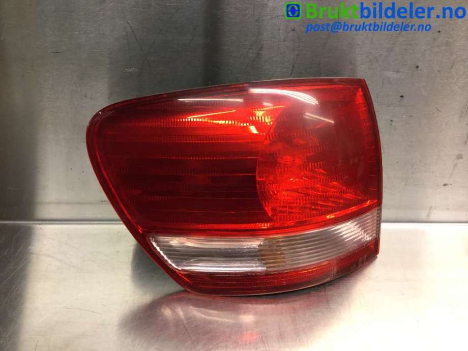 Baklykt venstre til Toyota Avensis, Verso 2001-2009  (TOYOTA|81561 44090|)