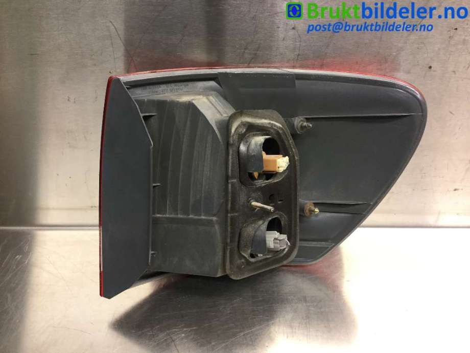 Baklykt venstre til Toyota Avensis, Verso 2001-2009  (TOYOTA|81561 44090|)