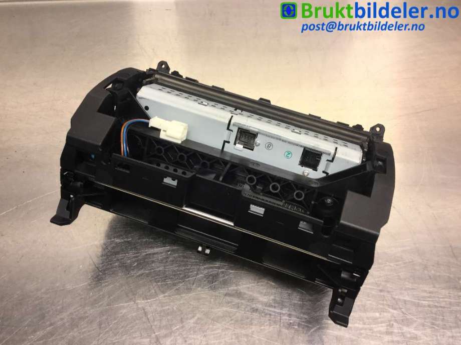 Instrument kjørecomputer til Mercedes C-Klasse 2007-2011 (Fase 1) (W204) (W204) (MERCEDES|A 204 820 42 97||A 204 680 09 31)