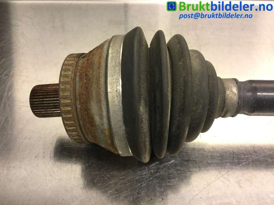 Drivaksel venstre foran til Audi A4 2004-2008 (Type III) (B7) (B7) (AUDI|8E0407271AT|)